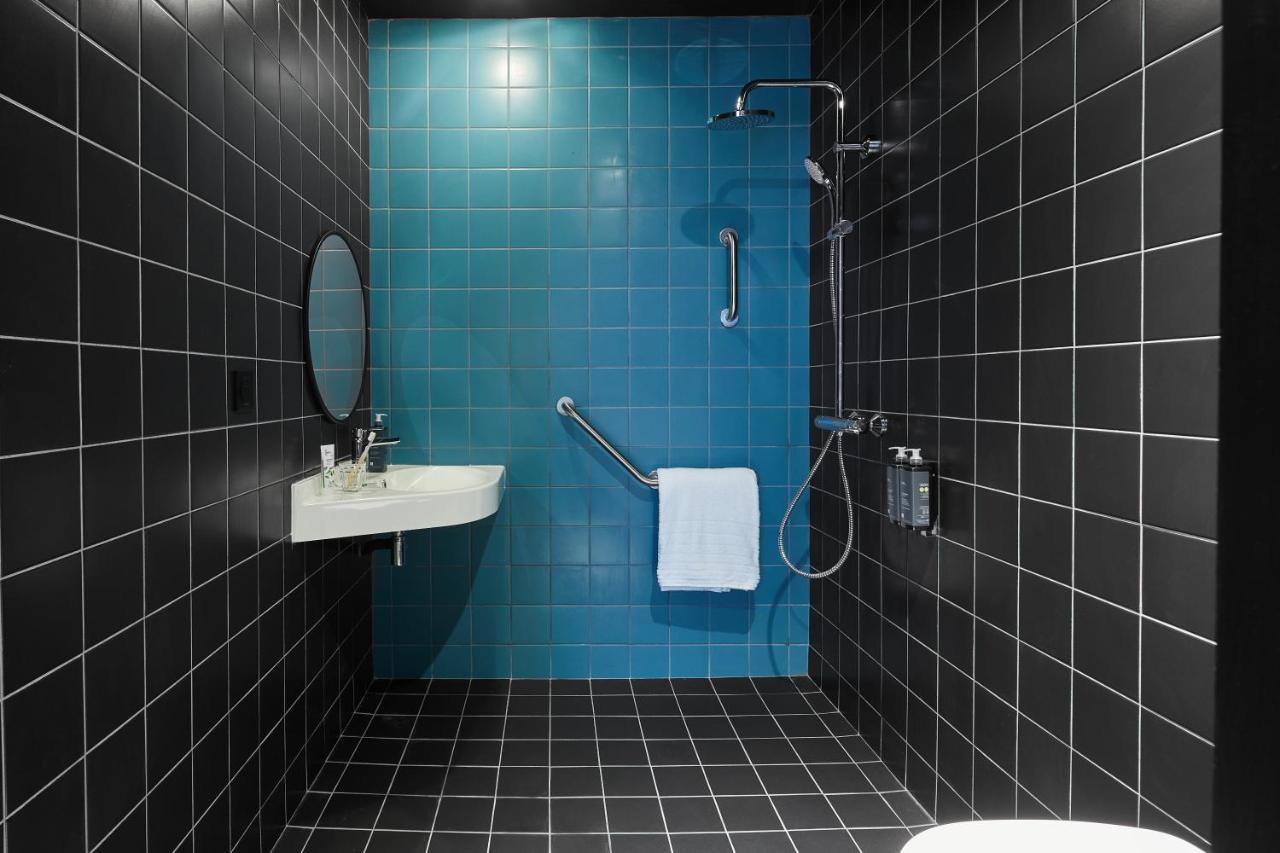 The Social Hub 4*